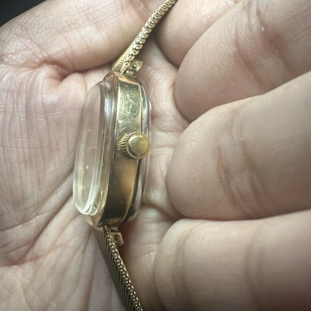 Working VTG Timex Electronic Tigers Eye Dial Cellini Style Gold Tone Watch 29mm